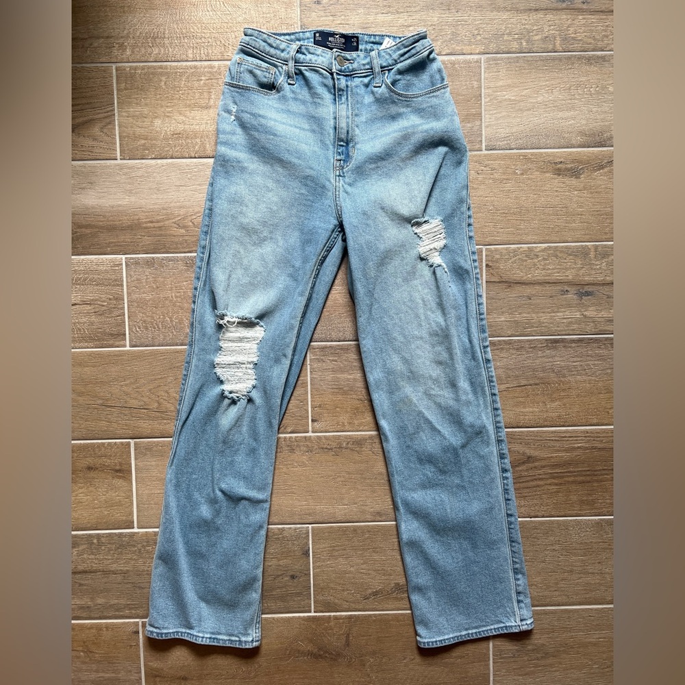 Hollister Ultra High Rise Dad Jeans with Distressed Details Sz 1R